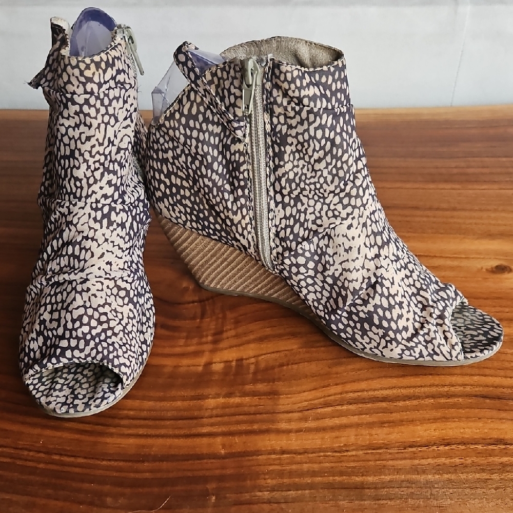 Stylish Peep-Toe Wedge Booties